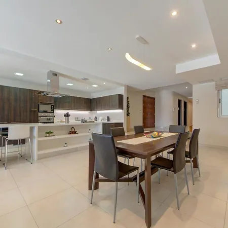 Blue Harbour, Marina View 2 Bedroom Apartment Ta Xbiex